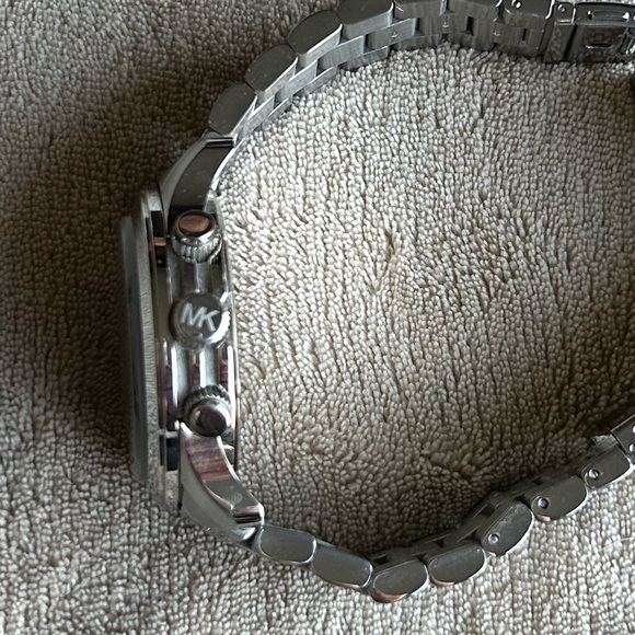 MICHAEL KORS Watch Hunger Stop Silver-Tone Stainless Steel MK8314 Watch. Unisex - Picture 6 of 10